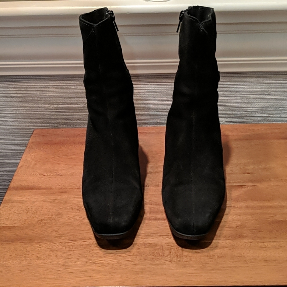 La Canadienne mid calf black suede boots